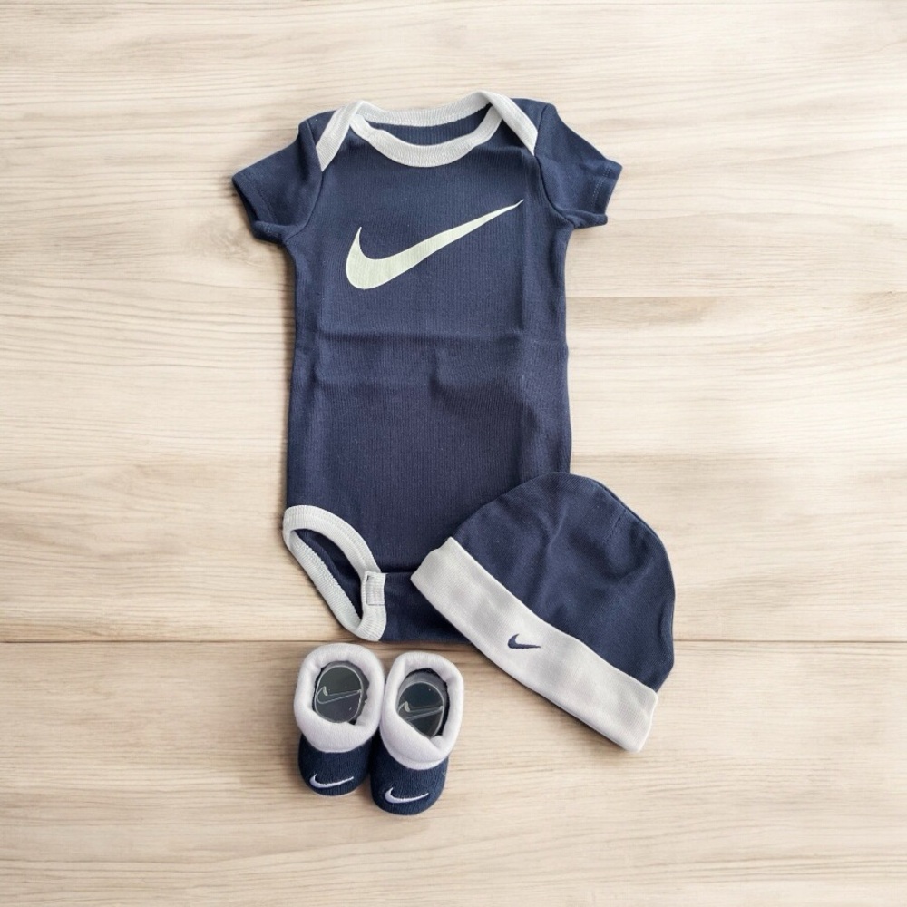 NEW Nike Newborn 3-Piece Set Bodysuit Hat & Booties Size 0-6 Months Navy White